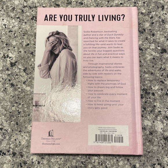 Sadie Robertson • Live - Picture 2 of 2